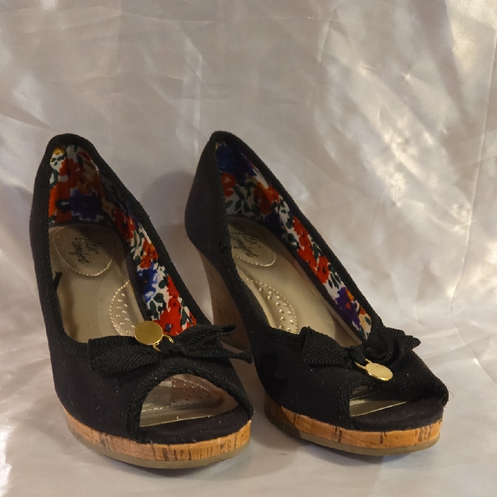 Dexflex Comfort Black Peep-Toe Wedges with Bow